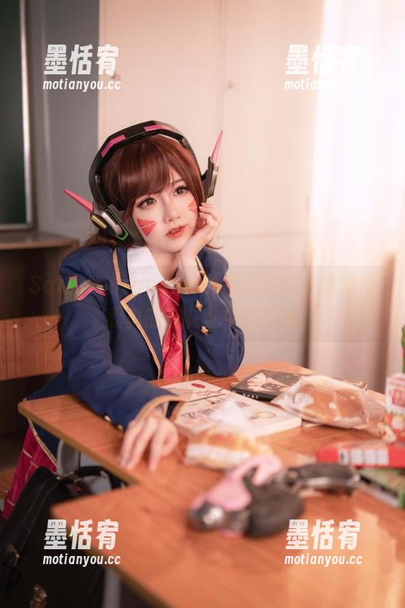 Sally Dorasnow的网袜私拍，我觉得我真的在花丛中撒欢呐